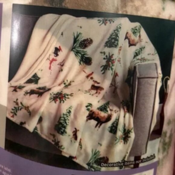 *EUC ~ Better Homes & Gardens Oversize Reversible Velvet Plush Throw Blanket - Picture 2 of 10